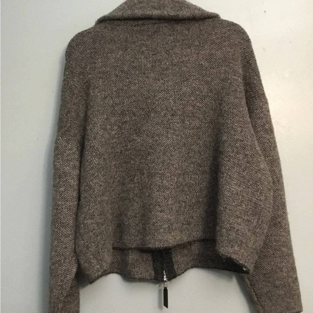 Cyrus cozy chic